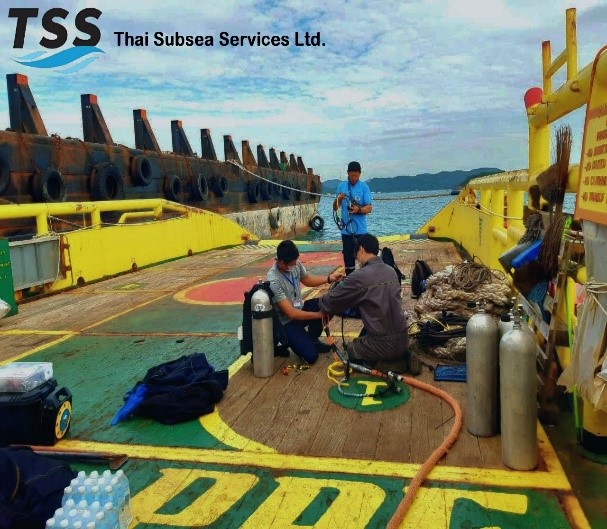 Alt text: In-Water Inspection Dive Preparation