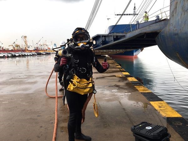 Commercial Diver In Ready To Dive